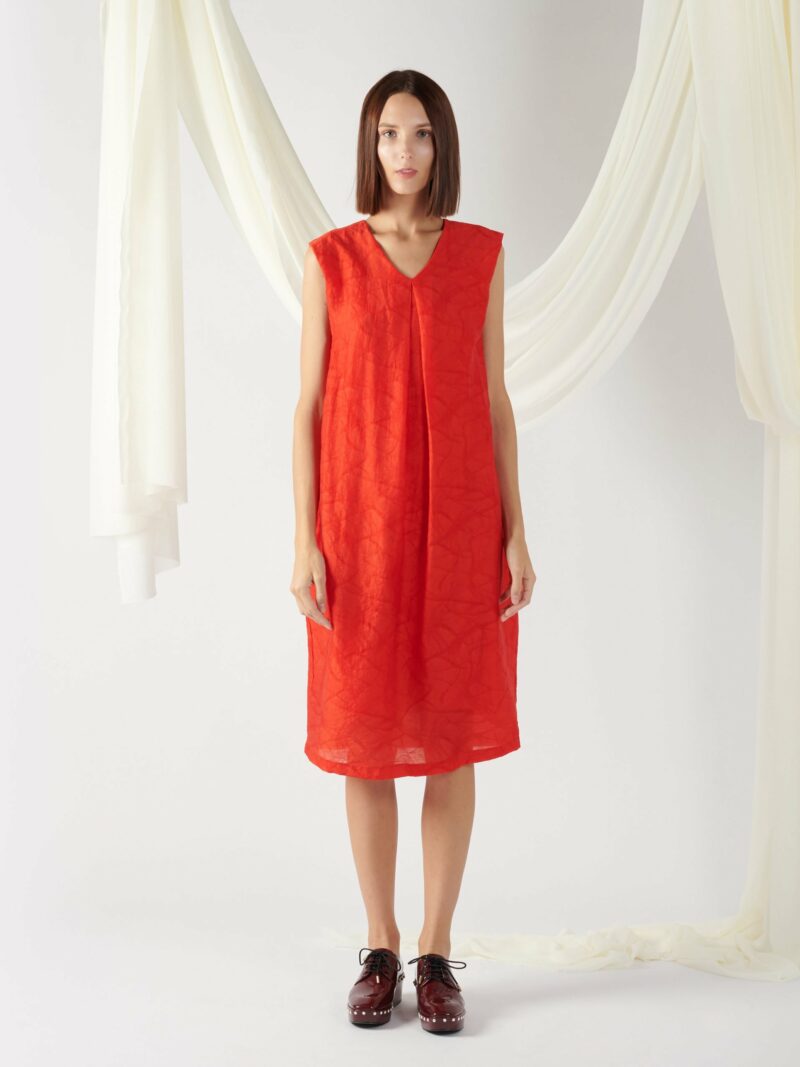 textured dress with front pleats in red